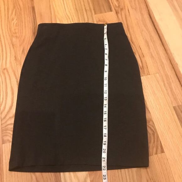 Philosophy dark gray pencil skirt with gold exposed zipper size 4 - Picture 3 of 6